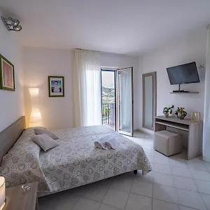https://mastrissa-country-house.taorminaitalyhotels.com